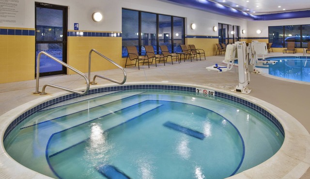 Holiday Inn Express & Suites Washington - Meadow Lands by IHG