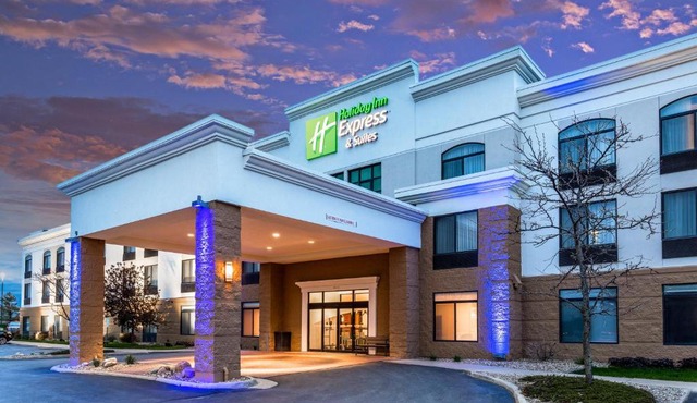 Holiday Inn Express & Suites Cedar Falls - Waterloo by IHG