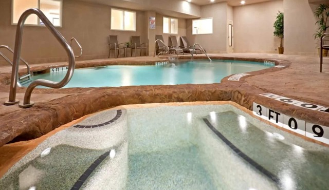 Holiday Inn Express & Suites Dallas Southwest-Cedar Hill by IHG