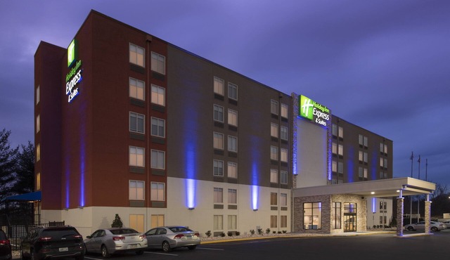 Holiday Inn Express & Suites College Park-University Area by IHG