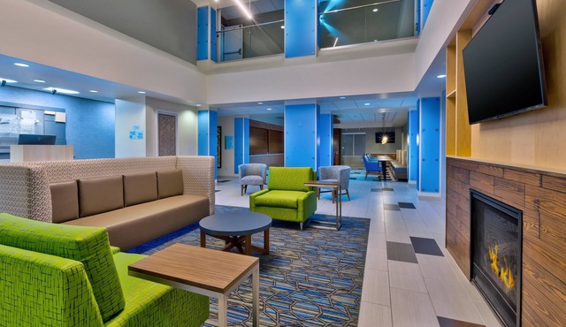 Holiday Inn Express & Suites Effingham by IHG