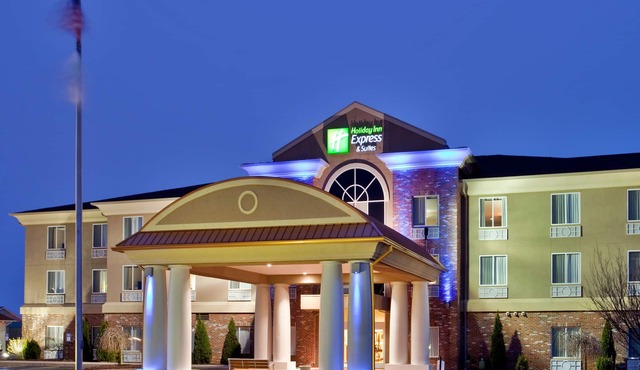 Holiday Inn Express & Suites Farmington by IHG