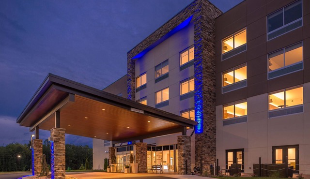 Holiday Inn Express & Suites Farmville by IHG