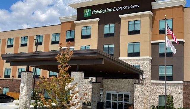 Holiday Inn Express & Suites - Ft. Smith - Airport by IHG