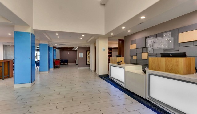 Holiday Inn Express & Suites Lake Worth by IHG