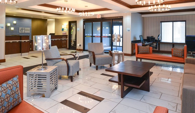 Holiday Inn Express & Suites Greenfield by IHG