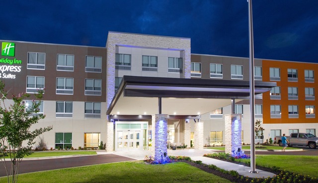 Holiday Inn Express & Suites Greenwood Mall by IHG