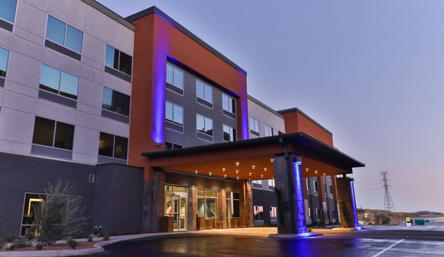 Holiday Inn Express & Suites Henderson South - Boulder City by IHG