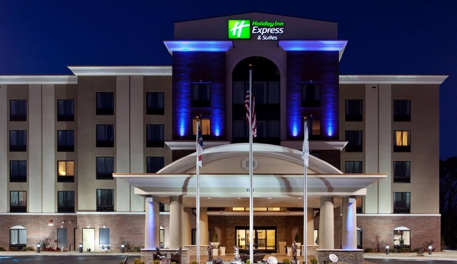 Holiday Inn Express & Suites Hope Mills-Fayetteville Arpt by IHG