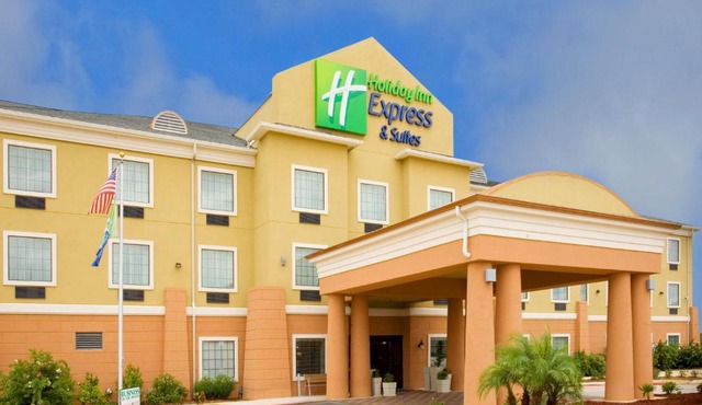 Holiday Inn Express & Suites - Jourdanton-Pleasanton by IHG