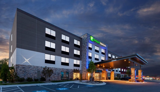 Holiday Inn Express & Suites Brunswick - Harpers Ferry Area by IHG