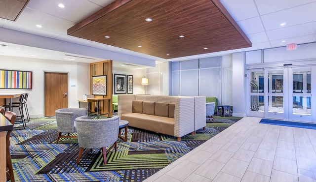 Holiday Inn Express & Suites La Grange by IHG