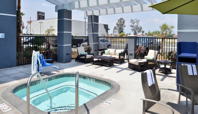 Holiday Inn Express & Suites Loma Linda- San Bernardino S by IHG