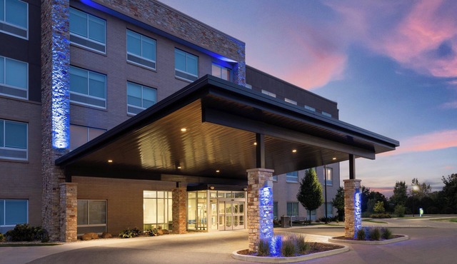 Holiday Inn Express & Suites Madison West - Middleton by IHG