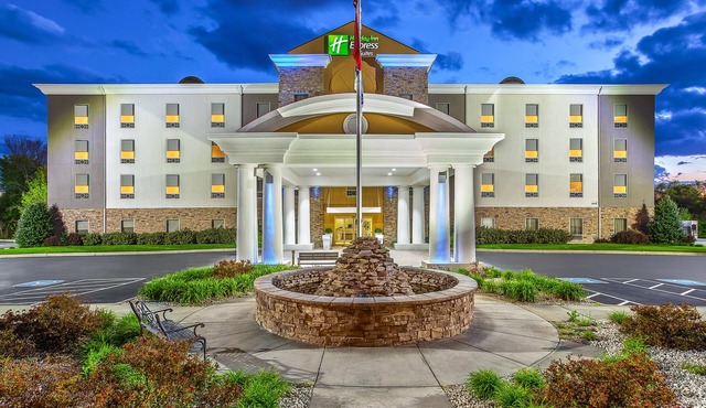 Holiday Inn Express & Suites Morristown by IHG
