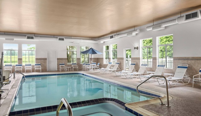 Holiday Inn Express & Suites New Buffalo by IHG
