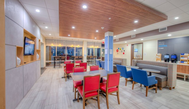 Holiday Inn Express & Suites Remington by IHG