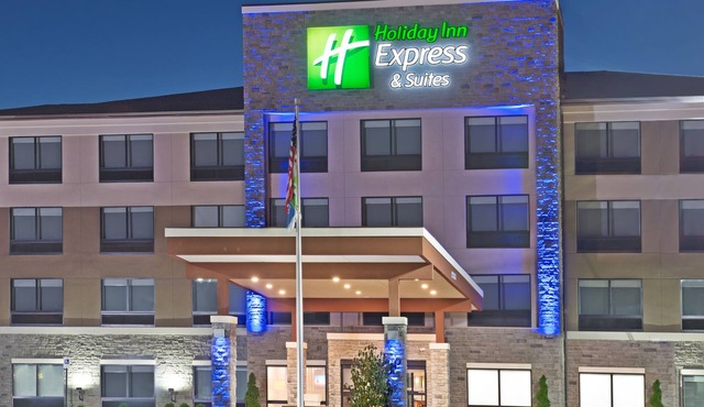 Holiday Inn Express & Suites Uniontown by IHG