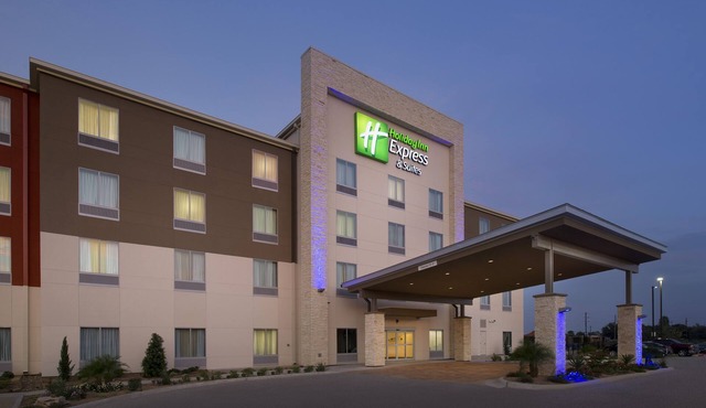 Holiday Inn Express & Suites Bay City by IHG