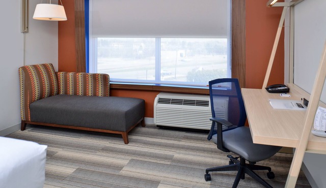 Holiday Inn Express & Suites Brighton South - US 23 by IHG