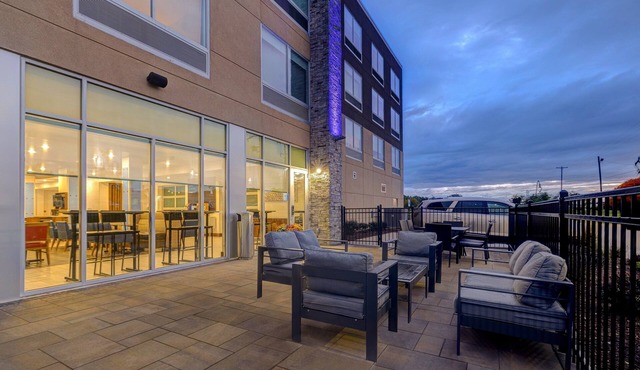 Holiday Inn Express & Suites Brighton by IHG