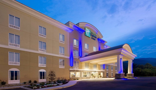 Holiday Inn Express & Suites, Caryville by IHG