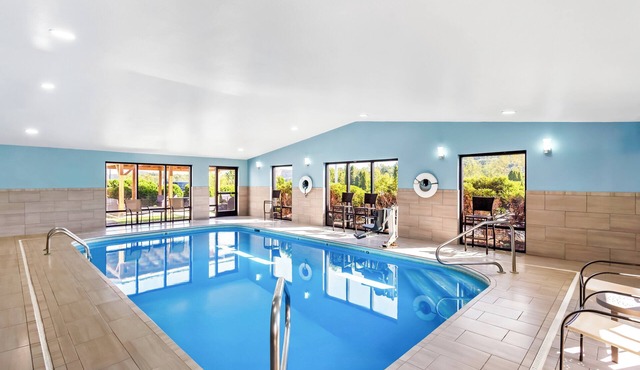 Holiday Inn Express Suites Charleston by IHG