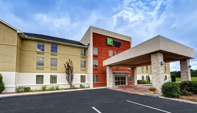 Holiday Inn Express & Suites Crossville by IHG