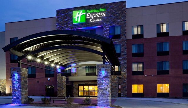 Holiday Inn Express & Suites Davenport by IHG