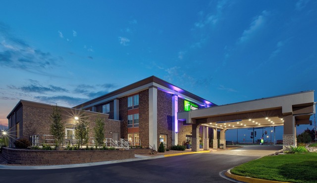 Holiday Inn Express & Suites Eden Prairie – Minneapolis by IHG