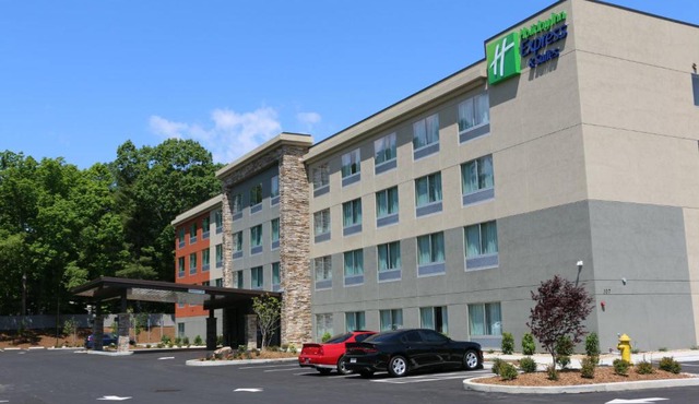 Holiday Inn Express & Suites - Hendersonville SE - Flat Rock by IHG