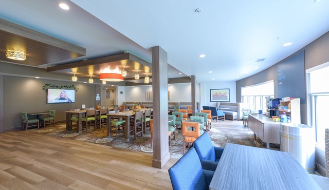 Holiday Inn Express & Suites Jamestown by IHG