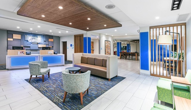 Holiday Inn Express & Suites Junction by IHG