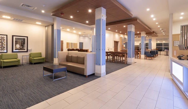 Holiday Inn Express & Suites Firestone Longmont by IHG