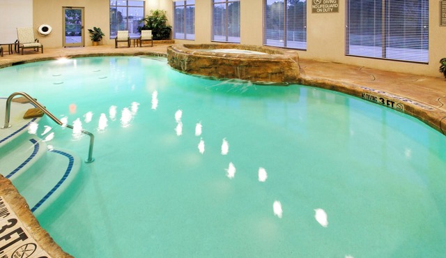 Holiday Inn Express & Suites Mansfield by IHG