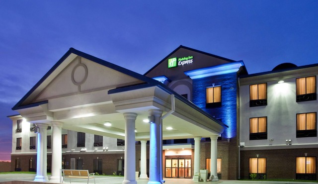 Holiday Inn Express & Suites McPherson by IHG