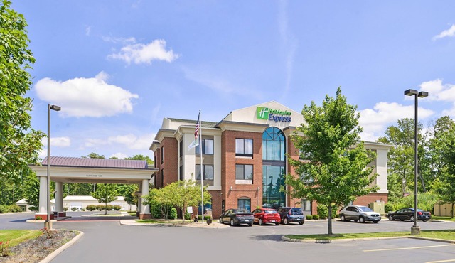 Holiday Inn Express & Suites North Lima by IHG