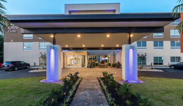 Holiday Inn Express & Suites Greenville S- Piedmont by IHG