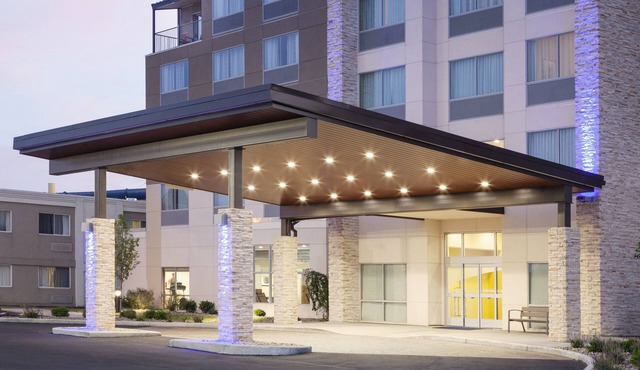 Holiday Inn Express & Suites Sandusky by IHG
