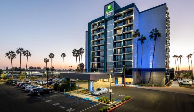 Holiday Inn Express & Suites Santa Ana - Orange County by IHG