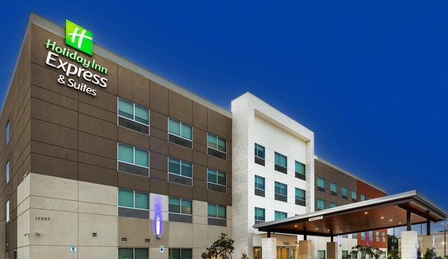 Holiday Inn Express & Suites Stafford NW - Sugar Land by IHG
