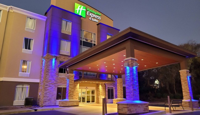 Holiday Inn Express & Suites Starkville by IHG