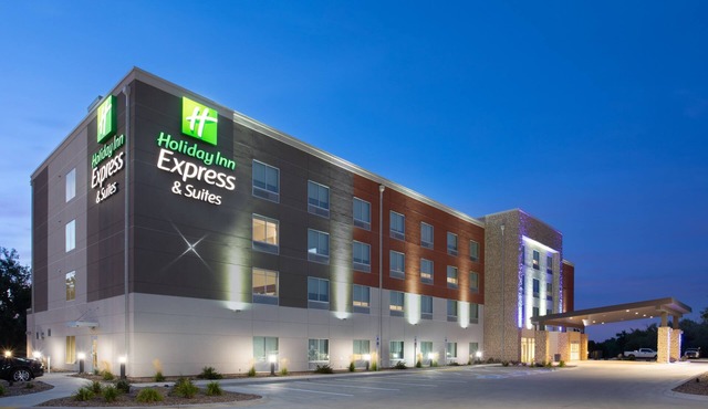 Holiday Inn Express & Suites Sterling by IHG