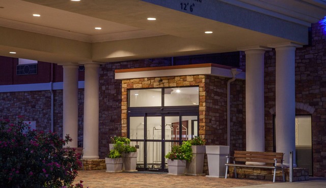 Holiday Inn Express & Suites Texarkana by IHG