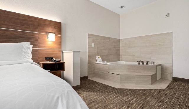 Holiday Inn Express Suites Van Buren-Ft Smith Area by IHG