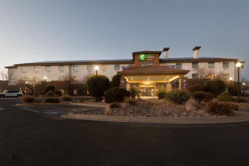 Holiday Inn Express & Suites St George North - Zion