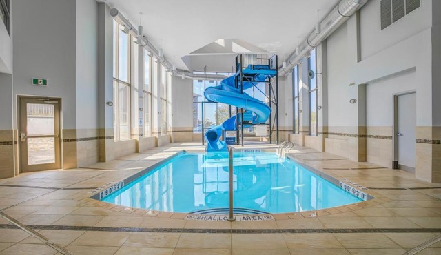 Holiday Inn Express & Suites - Woodstock, ON CANADA