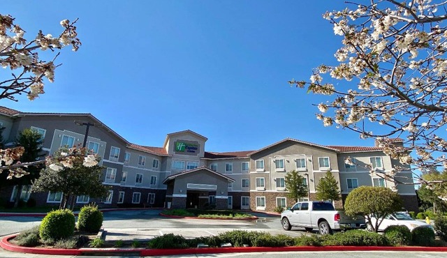 Holiday Inn Express & Suites Beaumont - Oak Valley by IHG