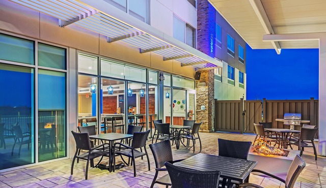 Holiday Inn Express & Suites Chanute by IHG