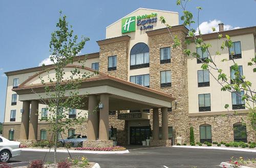 Holiday Inn Express & Suites - Cleveland Northwest by IHG